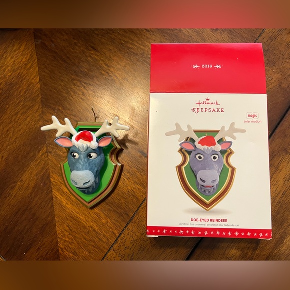 Hallmark Other - Hallmark Keepasake 2016 Doe eyes reindeer Christmas ornament solar motion w/ box